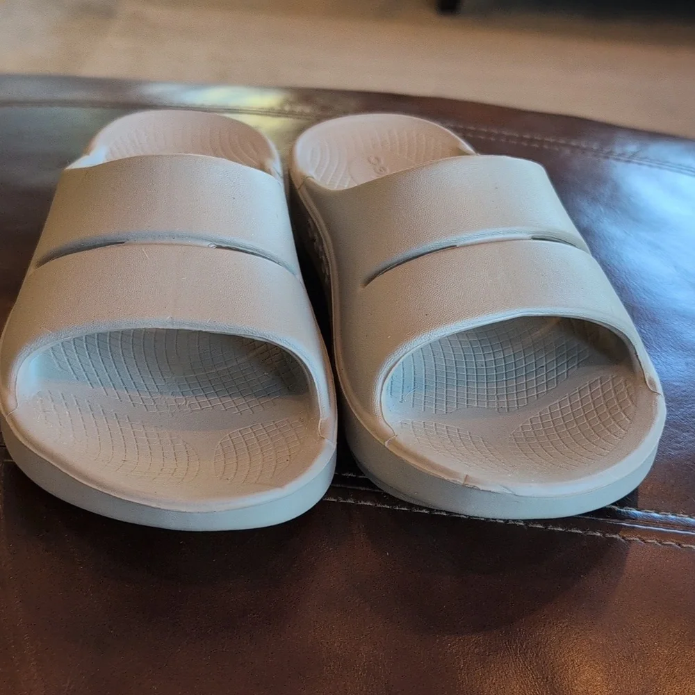 Oofos Grey Slides 7 - Picture 11 of 11